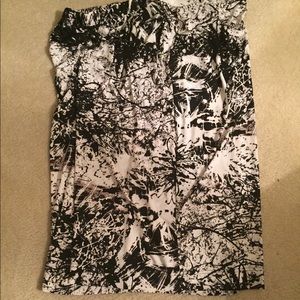 Plus size black and white palazzo capris